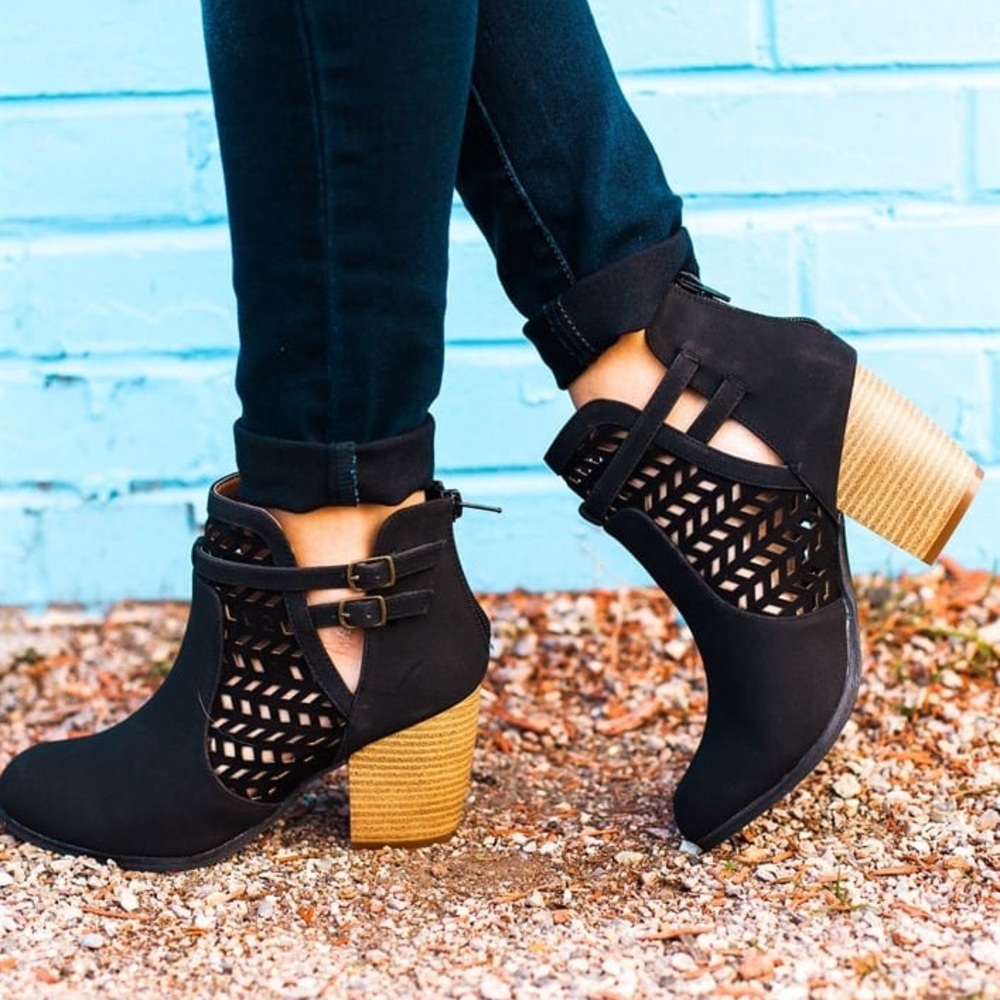 Perfect Fall Bootie 🍂🍁 - Picture 2 of 2
